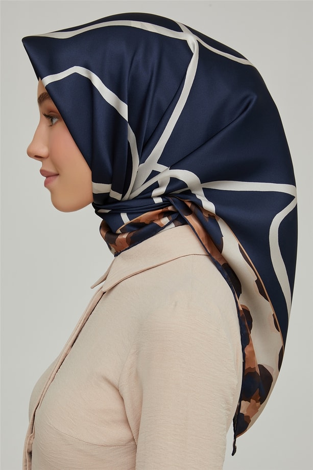Armine Sura İpek Eşarp 21Ka8653 21