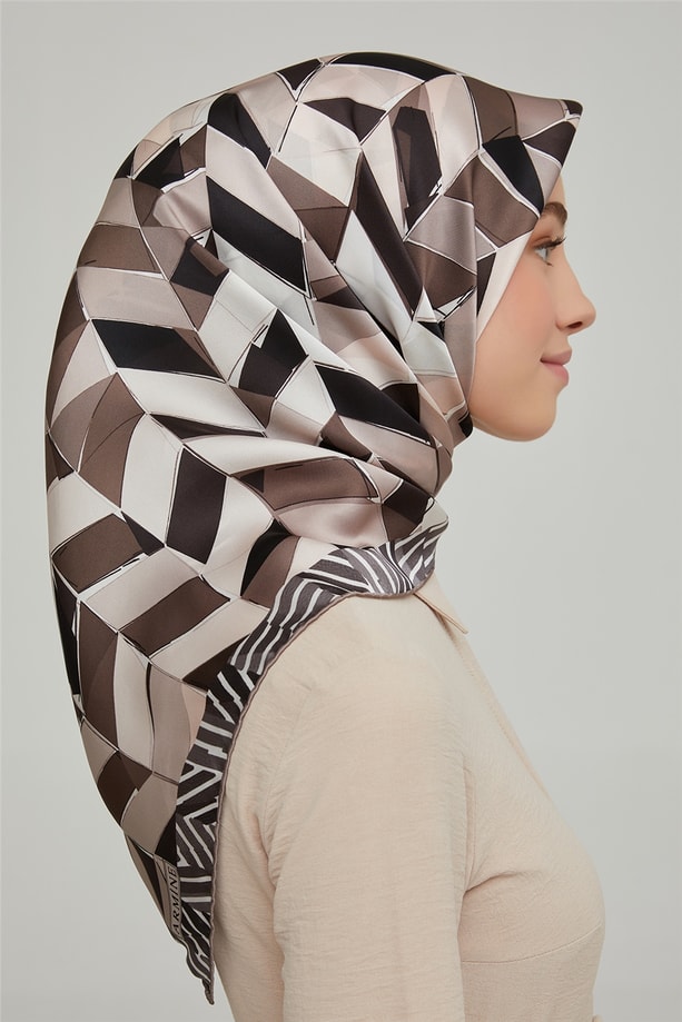 Armine Sura İpek Eşarp 21Ka8658 07