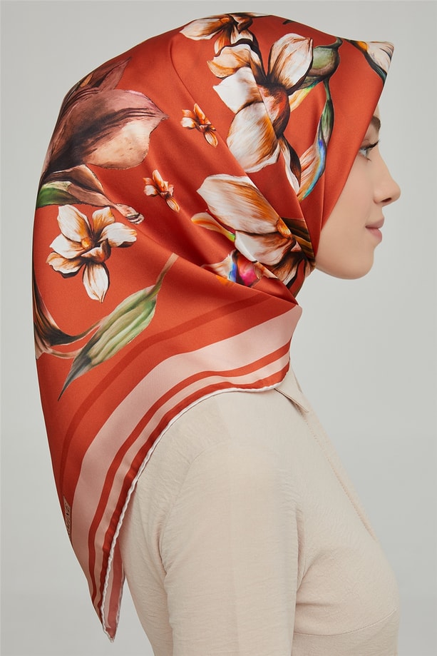 Armine Sura İpek Eşarp 21Ka8662 07