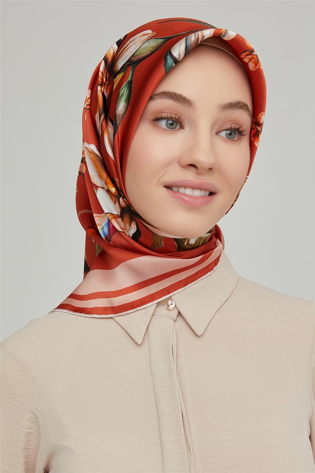 Armine Sura İpek Eşarp 21Ka8662 07