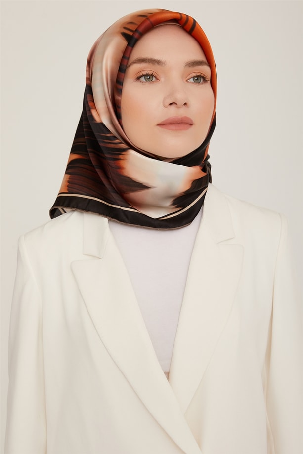 Armine Sura İpek Eşarp 22Ka8814 03