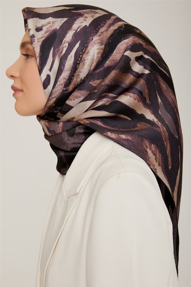 Armine Sura İpek Eşarp 22Ka8815 04