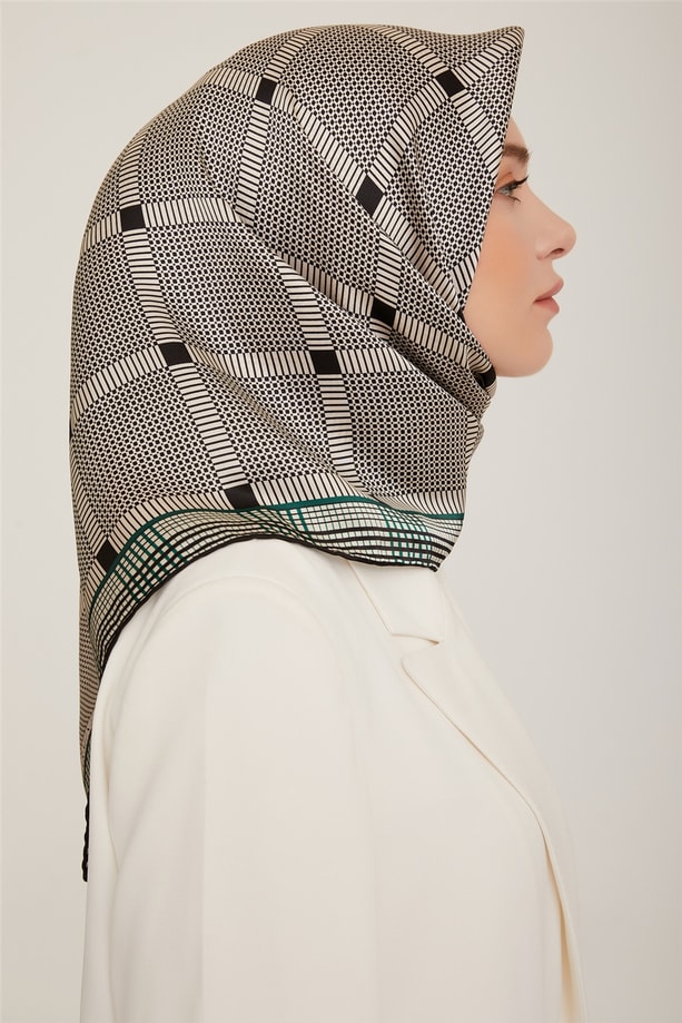 Armine Sura İpek Eşarp 22Ka8838 02