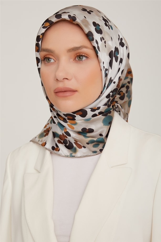 Armine Sura İpek Eşarp 22Ka8853 03