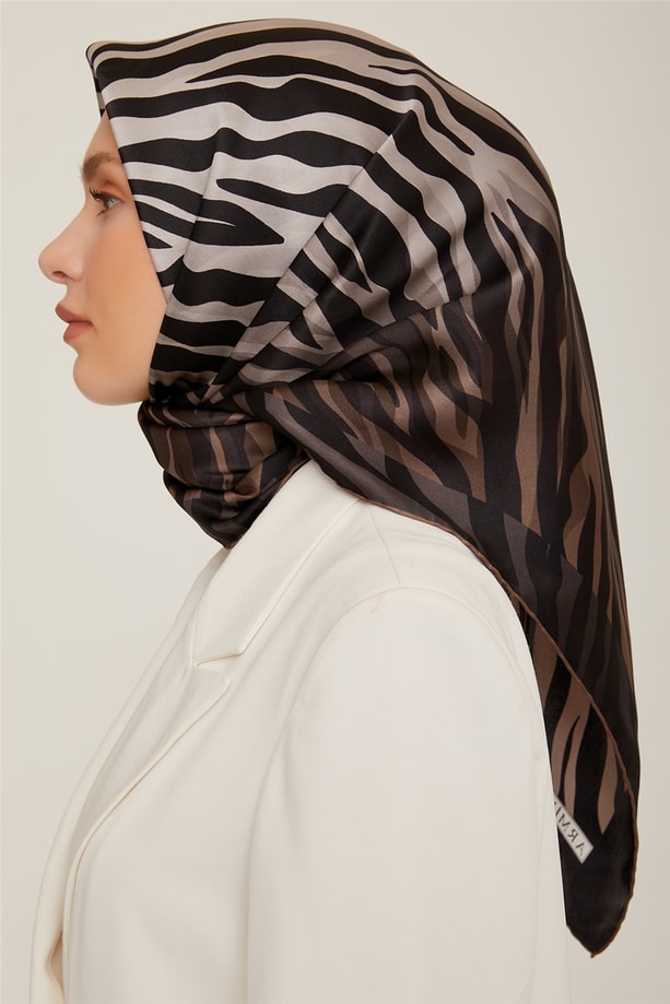 Armine Sura İpek Eşarp 22Ka8856 05