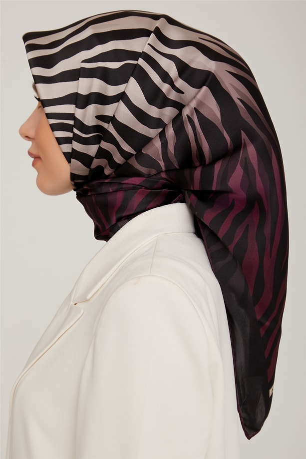 Armine Sura İpek Eşarp 22Ka8856 06