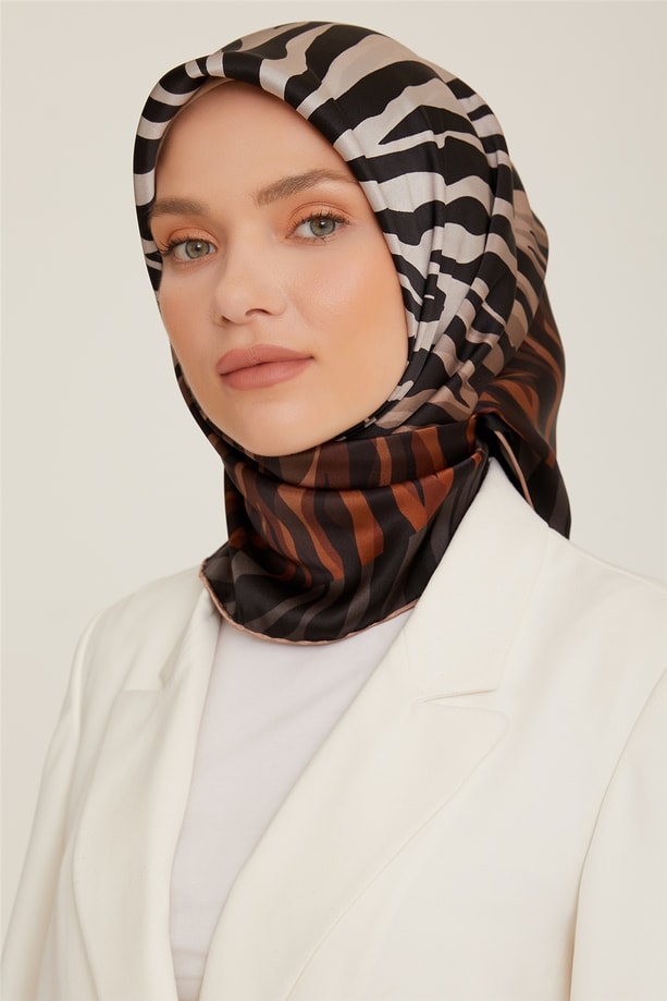 Armine Sura İpek Eşarp 22Ka8856 09