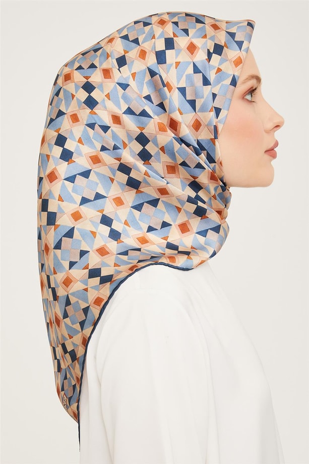 Armine Sura İpek Eşarp 23Ka9045 03
