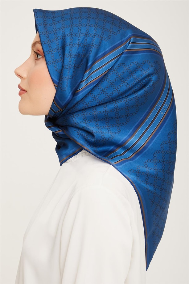 Armine Sura İpek Eşarp 23Ka9054 07