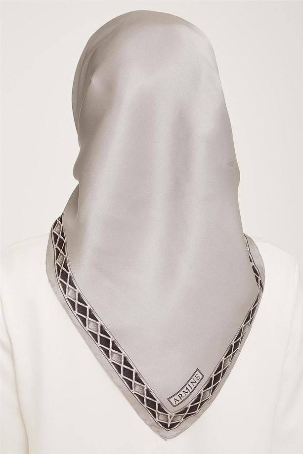 Armine Sura İpek Eşarp 23Ka9057 06