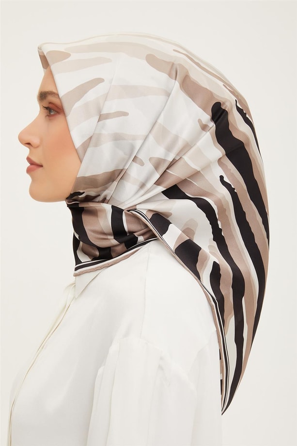 Armine Sura İpek Eşarp 23Ya8919 04