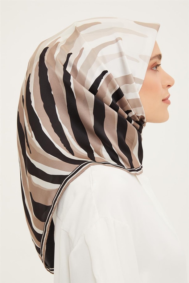 Armine Sura İpek Eşarp 23Ya8919 04