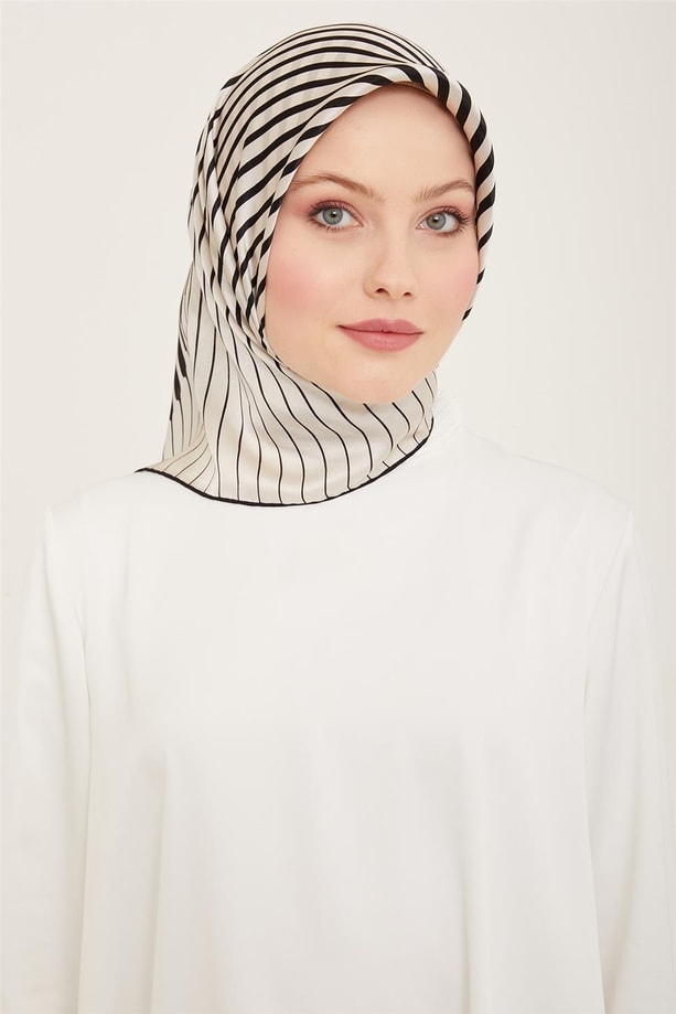 Armine Sura İpek Eşarp 24Ya9158 02