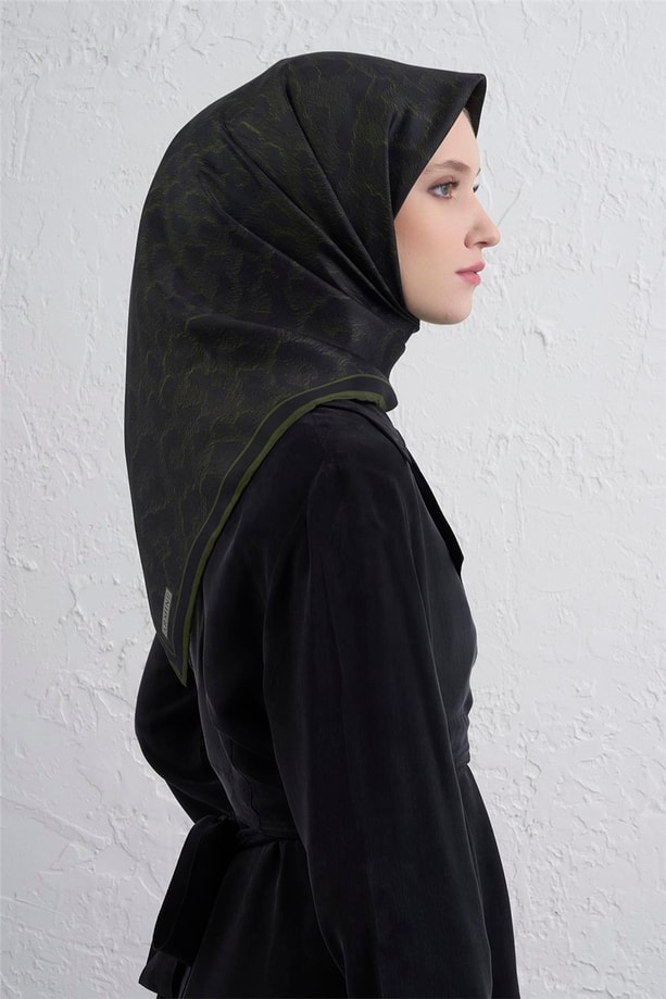 Armine Klasik Desenli Saf İpek Twill Eşarp 9408D 50