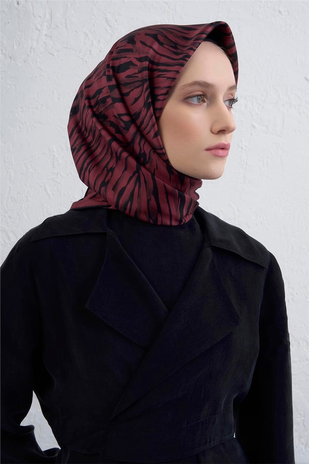Armine Klasik Desenli Saf İpek Twill Eşarp 9435D 44