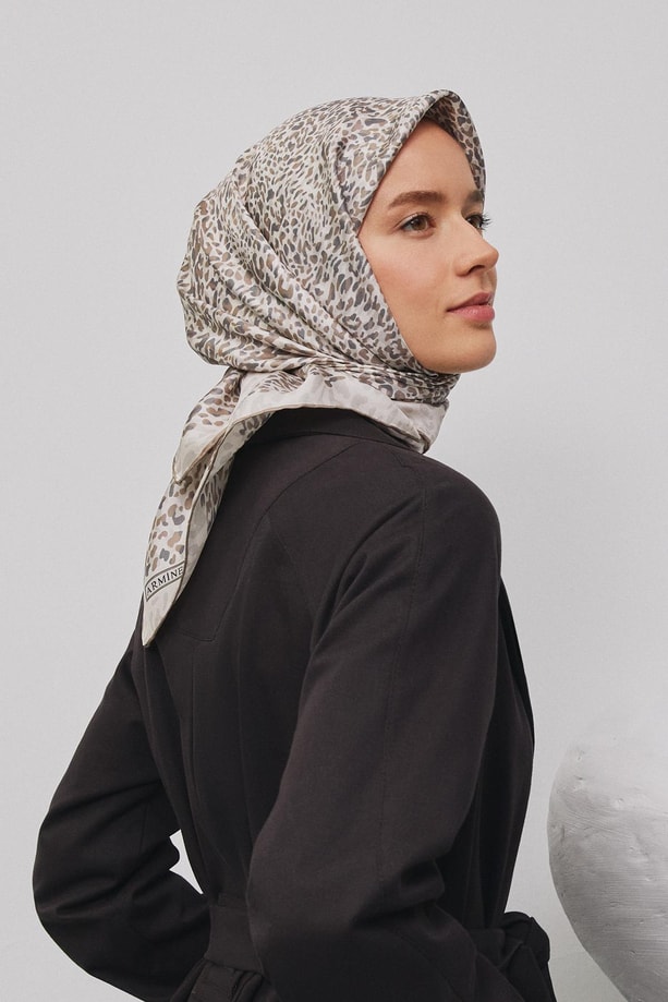 Armine Desenli İpek Sura Eşarp 9352-05
