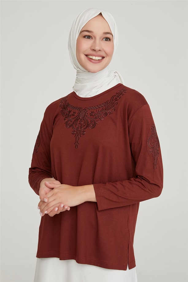 Armine Nakışlı Yaka Etek Ucu Taşlı Penye 21YD9031 Tarçın