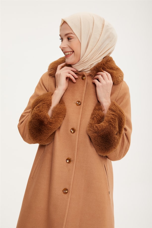 Armine Önü Düğmeli Kürklü Kaban 22K7806 Camel