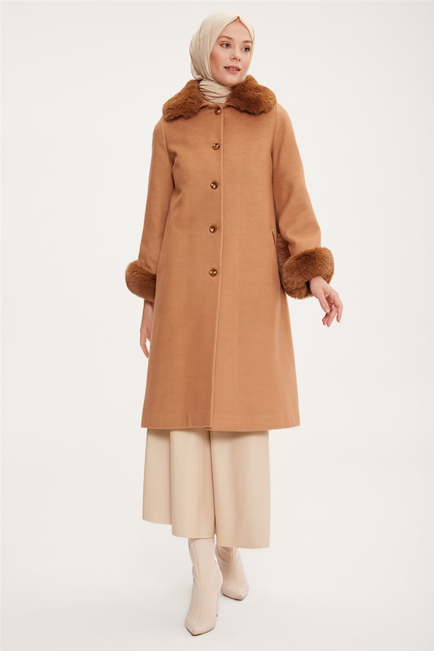 Armine Önü Düğmeli Kürklü Kaban 22K7806 Camel