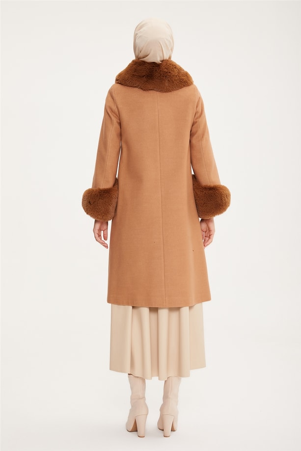 Armine Önü Düğmeli Kürklü Kaban 22K7806 Camel
