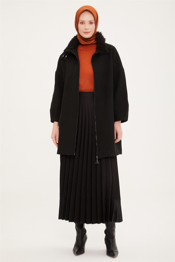 Armine Yakası Kürklü Ve Çıtçıt Detaylı Kaban 22K7818 Siyah