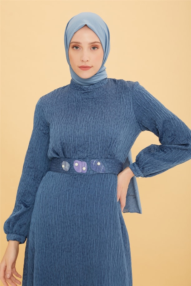 Armine İnci Detayları Olan Dalga Efekti Kumaş Özellikli Elbise 22Y9415 Mavi