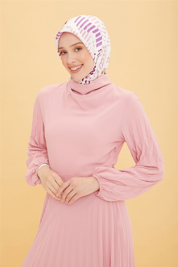 Armine Tokası Taşlı Kolu Ve Eteği Piliseli Şık Elbise 22Y9433 Şeker Pembe