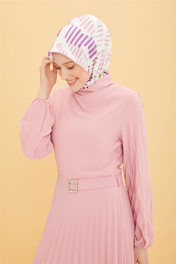Armine Tokası Taşlı Kolu Ve Eteği Piliseli Şık Elbise 22Y9433 Şeker Pembe