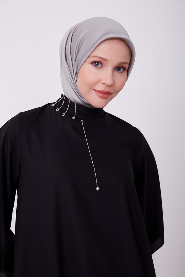 Yakası kuşgözü ve zincir detaylı tunik 23K4705 Siyah