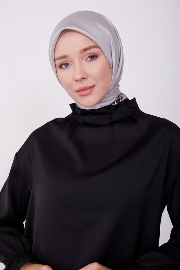 Yakası ve etek ucu taş yapıştırmalı Takım 23K6729 Siyah