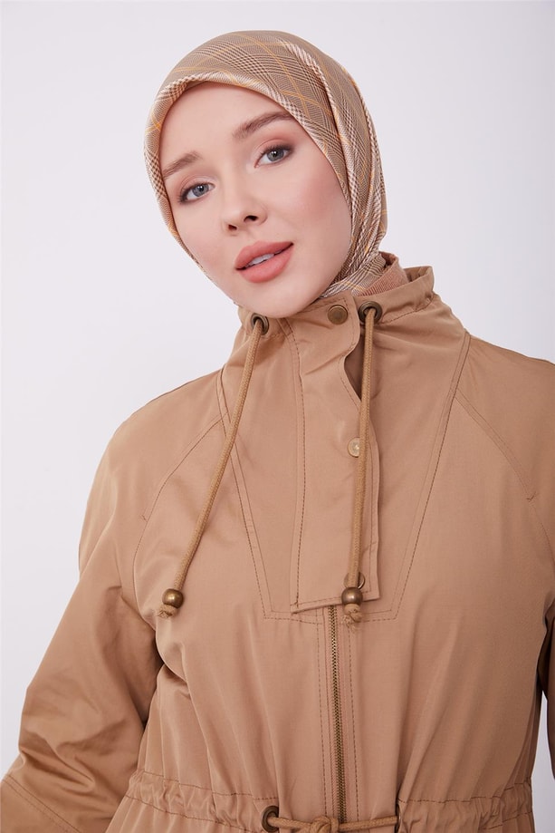 Beli ve yakası büzülebilir kap 23K7117 Camel
