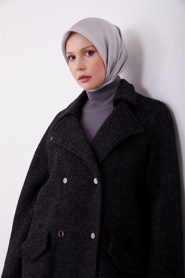 Kumaşı tüylü çıtçıt detaylı manto 23K8609 Siyah