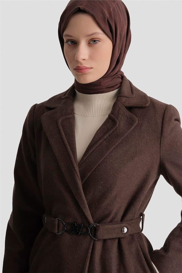 Armine Yakası Kabartmalı Tam Boy Manto 23K8612 Kahverengi