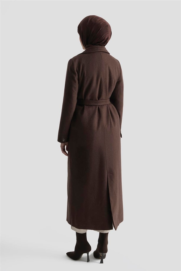 Armine Yakası Kabartmalı Tam Boy Manto 23K8612 Kahverengi
