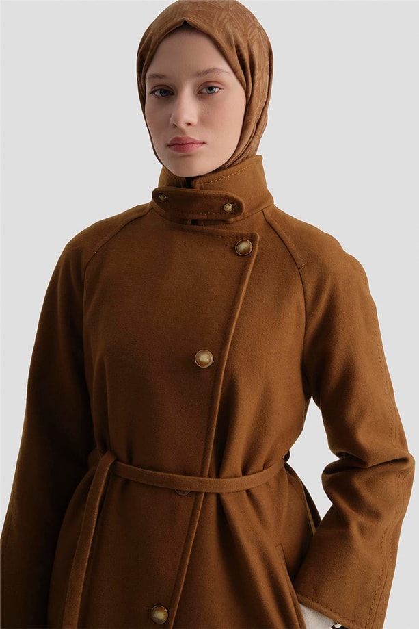 Armine Seyyar Yaka Apoletli Asimetrik Manto 23K8615 Taba