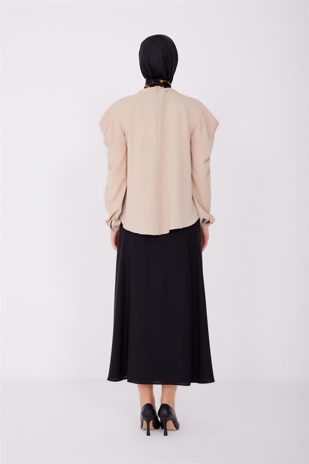 Armine Omuz Dropeli Saten Bluz 23Y3310 Latte