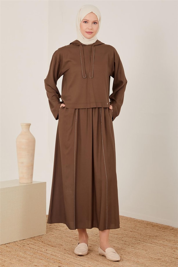 Armine Zincir Detaylı Etekli Viskon Takım 23Y6643 Kahverengi