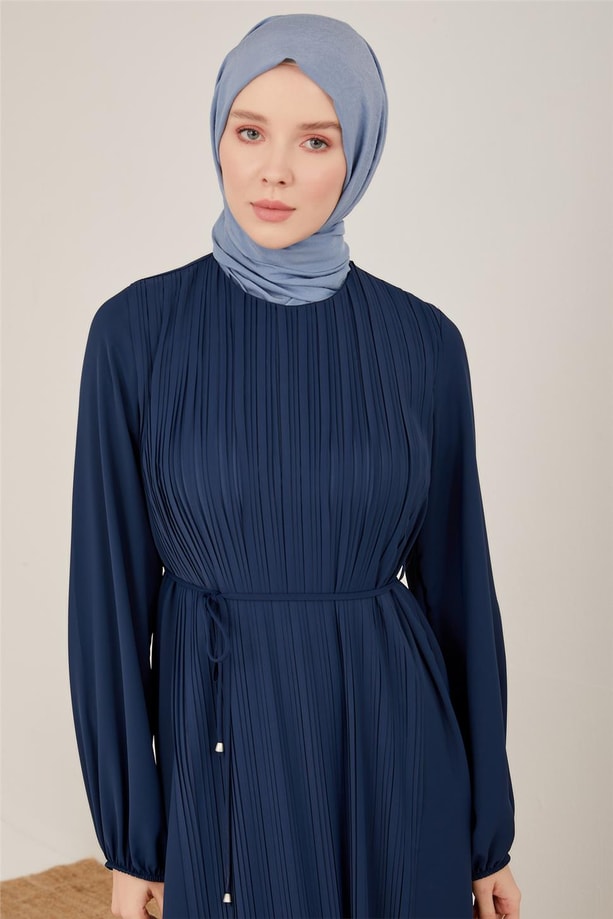 Armine Önü Piliseli Elbise 22Y9435 Lacivert