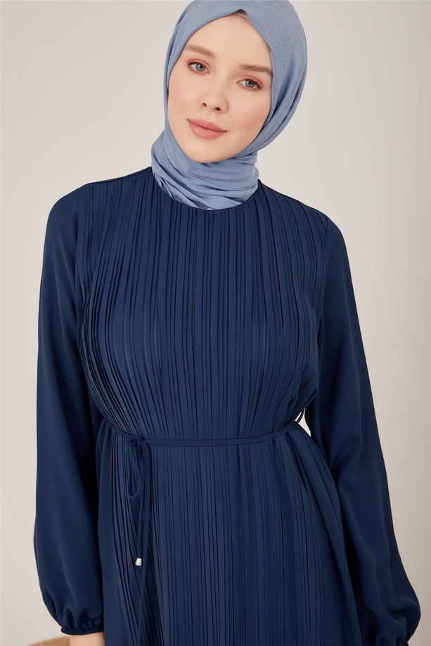 Armine Önü Piliseli Elbise 22Y9435 Lacivert