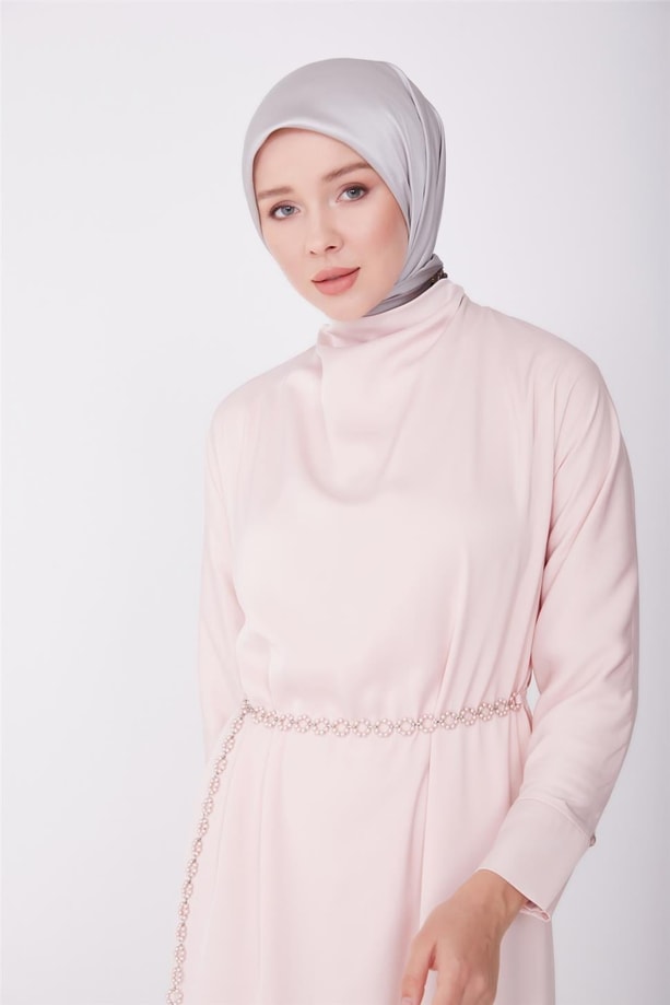 Armine 2 Kuşaklı Degaje Yaka Abiye Elbise 23Y9611 Pudra