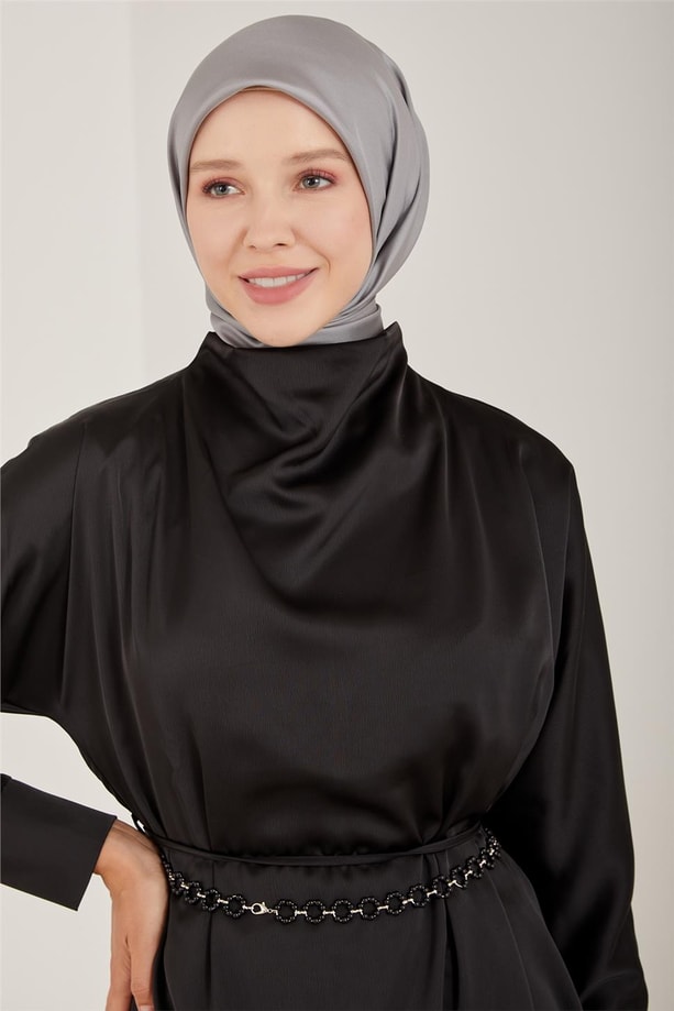 Armine 2 Kuşaklı Degaje Yaka Abiye Elbise 23Y9611 Siyah