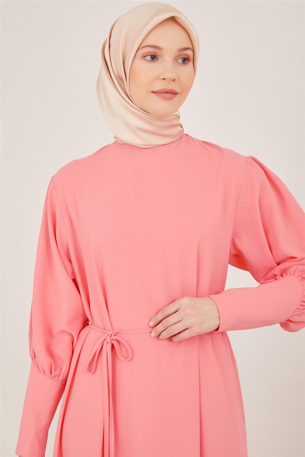 Armine Uzun Manşetli Bağ Ucu İşlemeli Elbise 23Y9647 Şeker Pembe