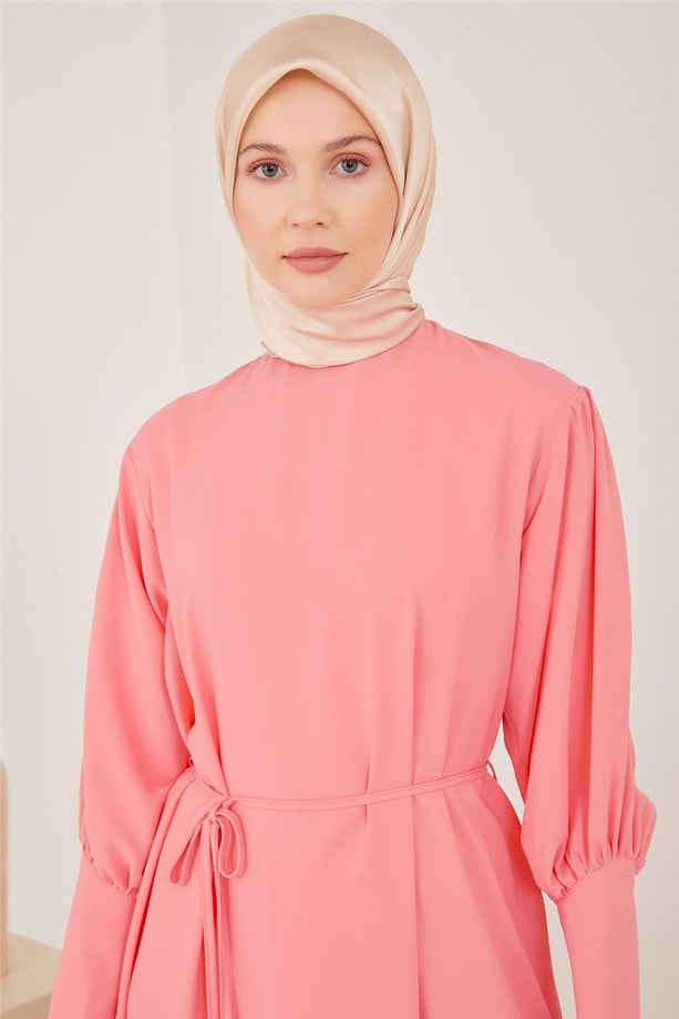 Armine Uzun Manşetli Bağ Ucu İşlemeli Elbise 23Y9647 Şeker Pembe