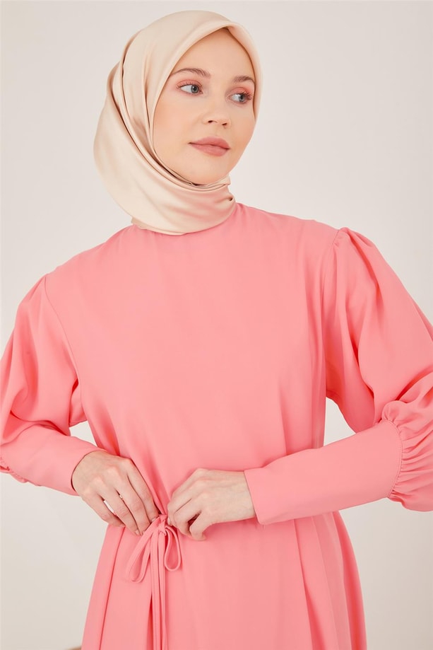 Armine Uzun Manşetli Bağ Ucu İşlemeli Elbise 23Y9647 Şeker Pembe