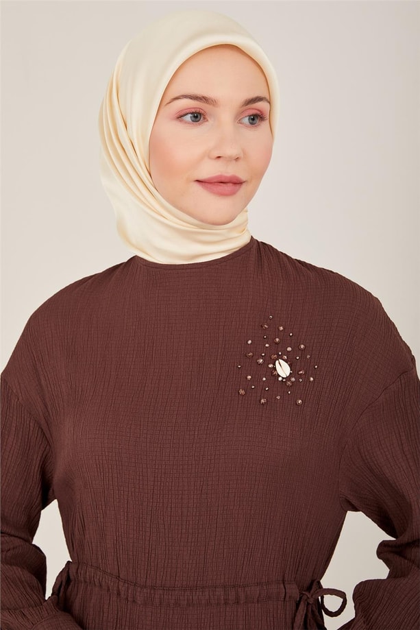 Armine İşlemeli Ve Gofretli Beli Ayarlanabilir Elbise 23Y9659 Bitter