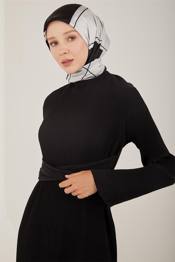 Armine Beli Çapraz Kemerli Piliseli Elbise 23Y9663 Siyah