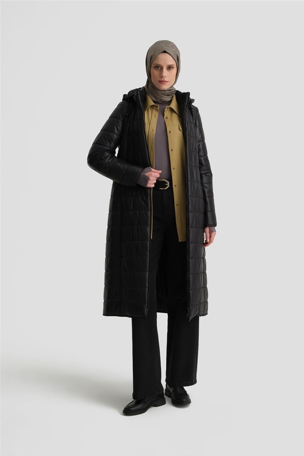 Armine Kapişonlu Uzun Ray Kapitone Mont 24KD7523 Siyah