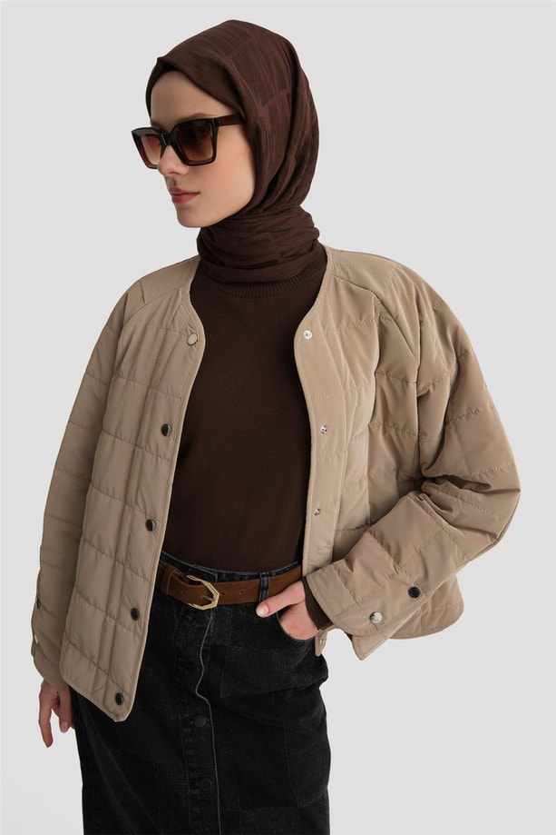 Armine Kolu Ve Önü Çıtçıtlı Kapitone Mont 24KD7525 Bej