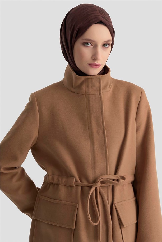 Armine Beli Bağcıklı Kısa Kaban 24KH7528 Camel