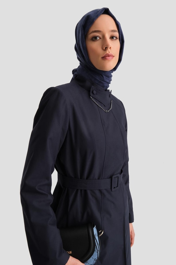 Armine Seyyar Zincir Yakalı Su Geçirmez Pardesü 24K8008 Lacivert